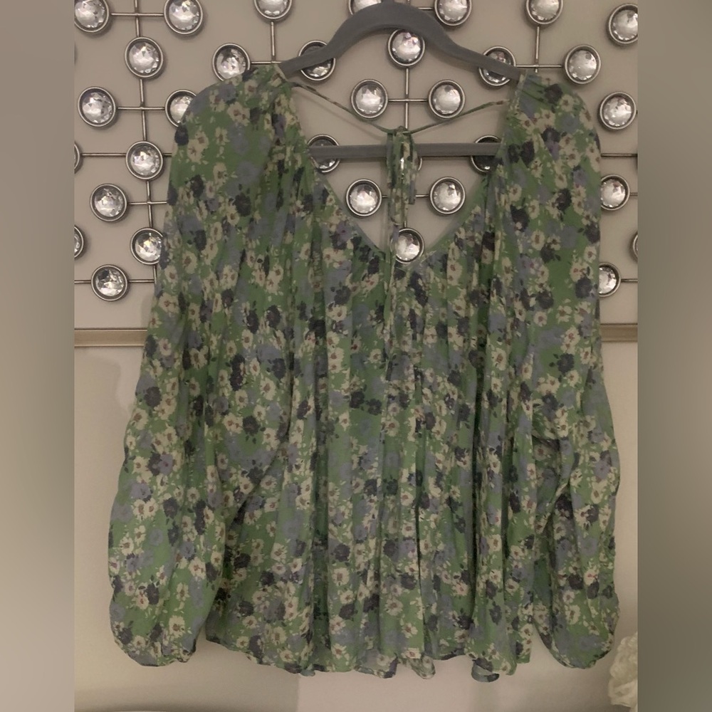 Womens flare top long sleeve. Never worn - Picture 3 of 8